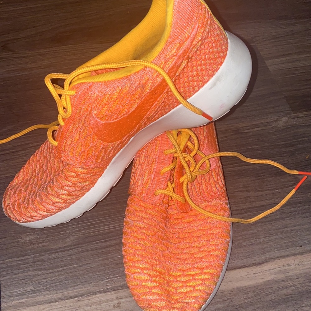 Nike - Picture 3 of 6